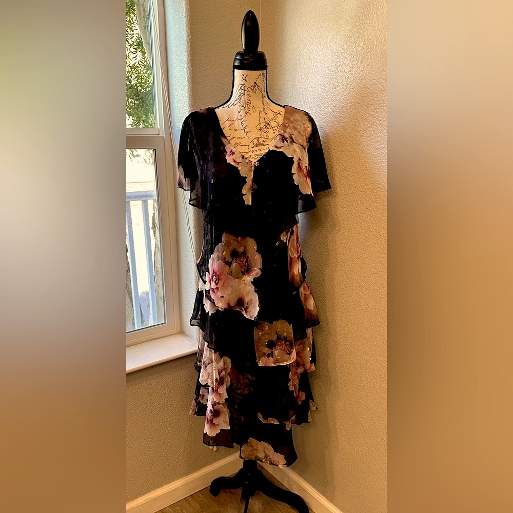 Beautiful dressy SLNY tiered black dress.